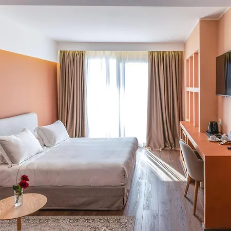 Priam, Affiliated By Melia Hotel Wlora
